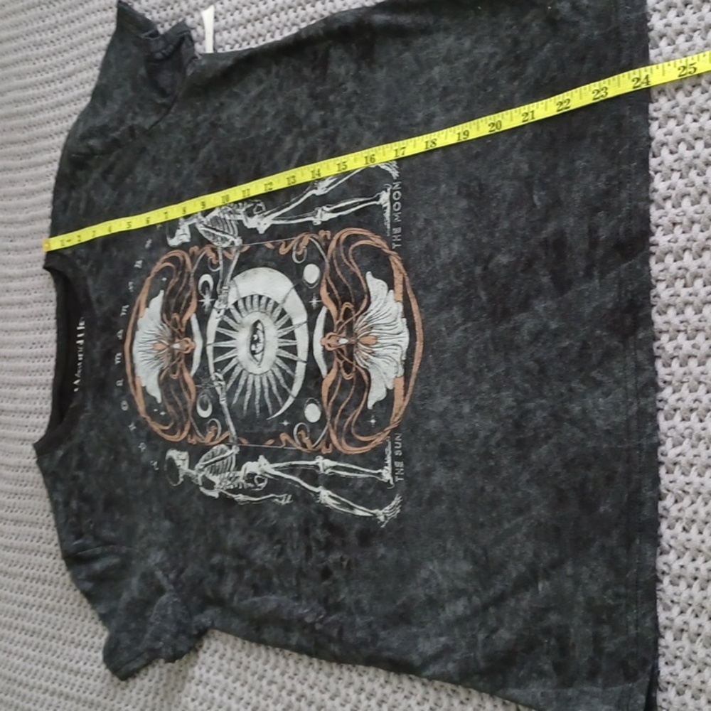 The Sun / The Moon Wound up t-shirt  NWT - Picture 7 of 8